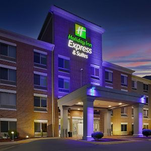 Holiday Inn Express & Suites Milwaukee Nw - Park Place By Ihg